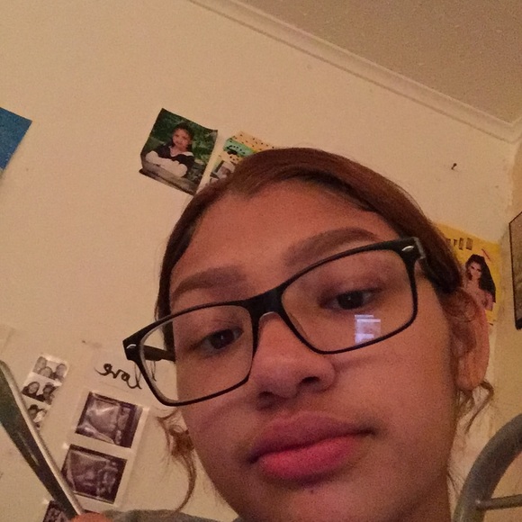 Meet your Posher, Erika lainez - Picture 3 of 4